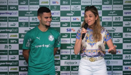 阿莫林承认责任:曼联0-3不敌曼城,失利的背后是教练的反思与球队的重建