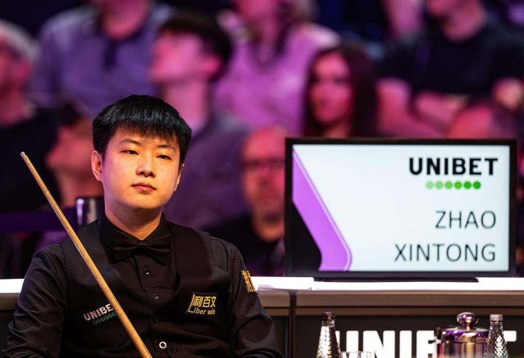 斯诺克英国公开赛|遇强则强!赵心童横扫前世锦赛冠军
